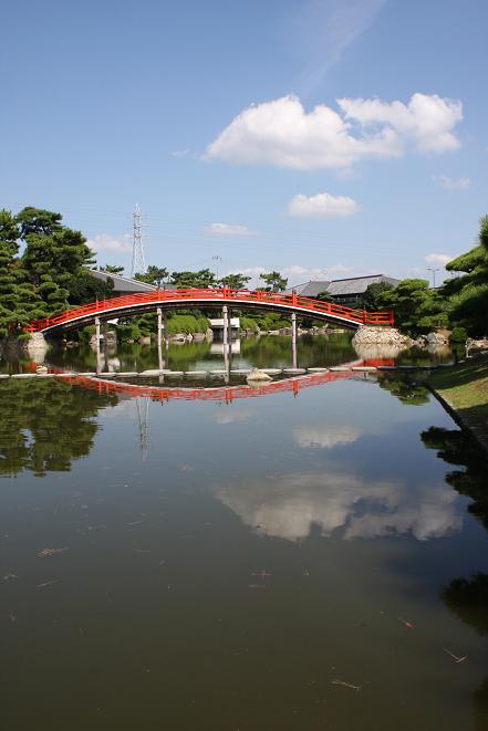 池と太鼓橋.jpg